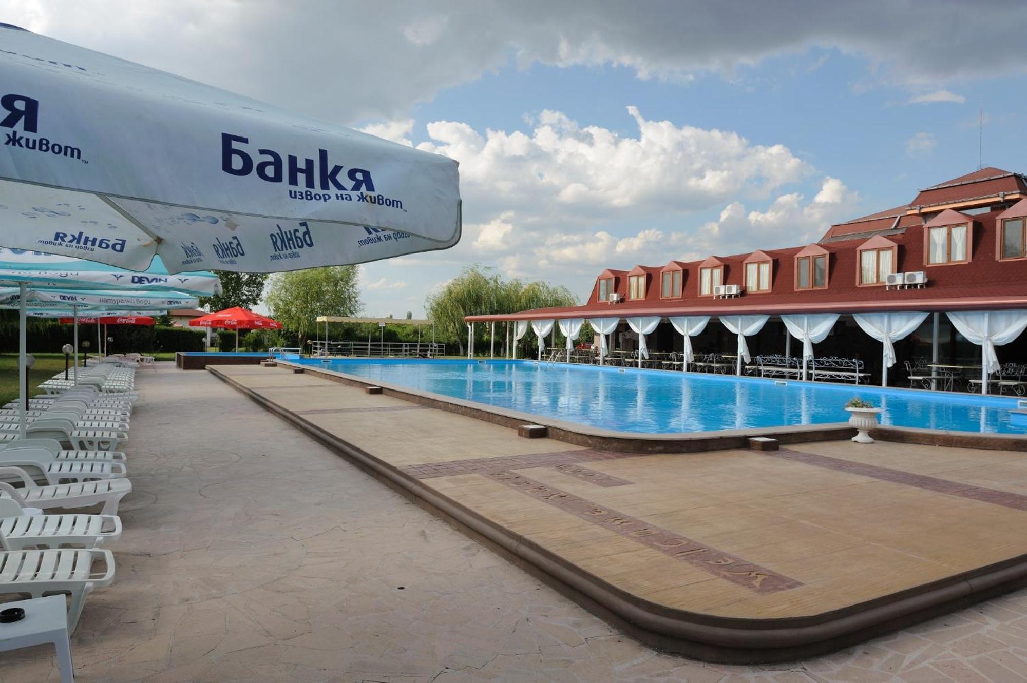 Complex Racic Hotel Voyvodinovo Exterior photo