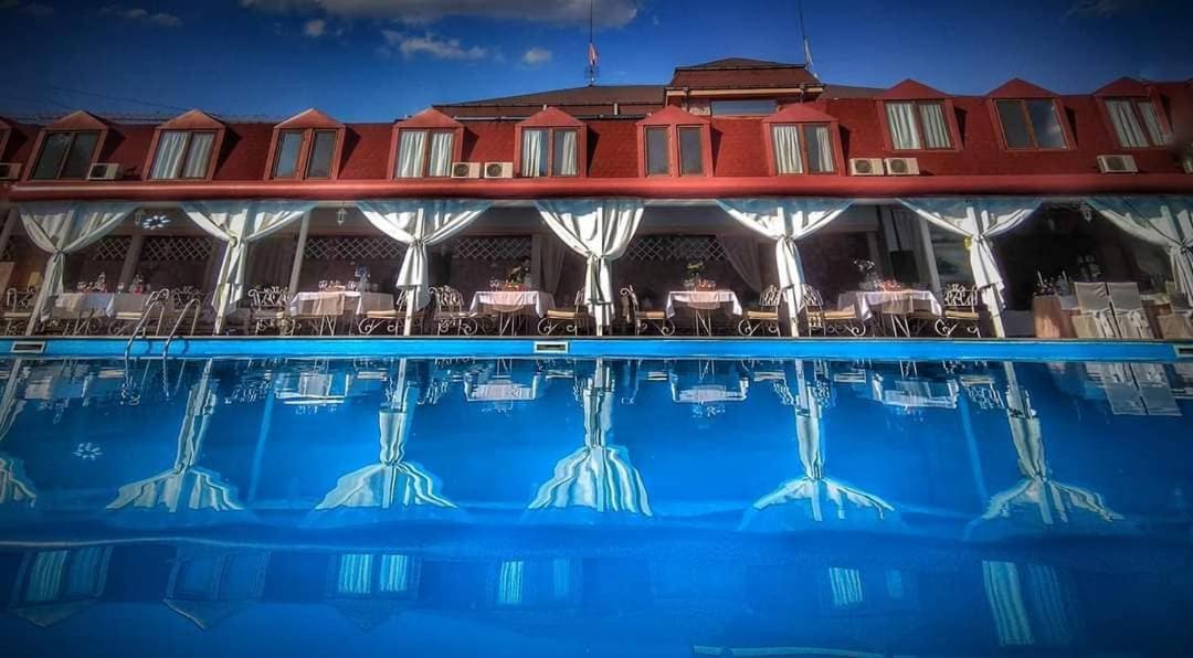 Complex Racic Hotel Voyvodinovo Exterior photo