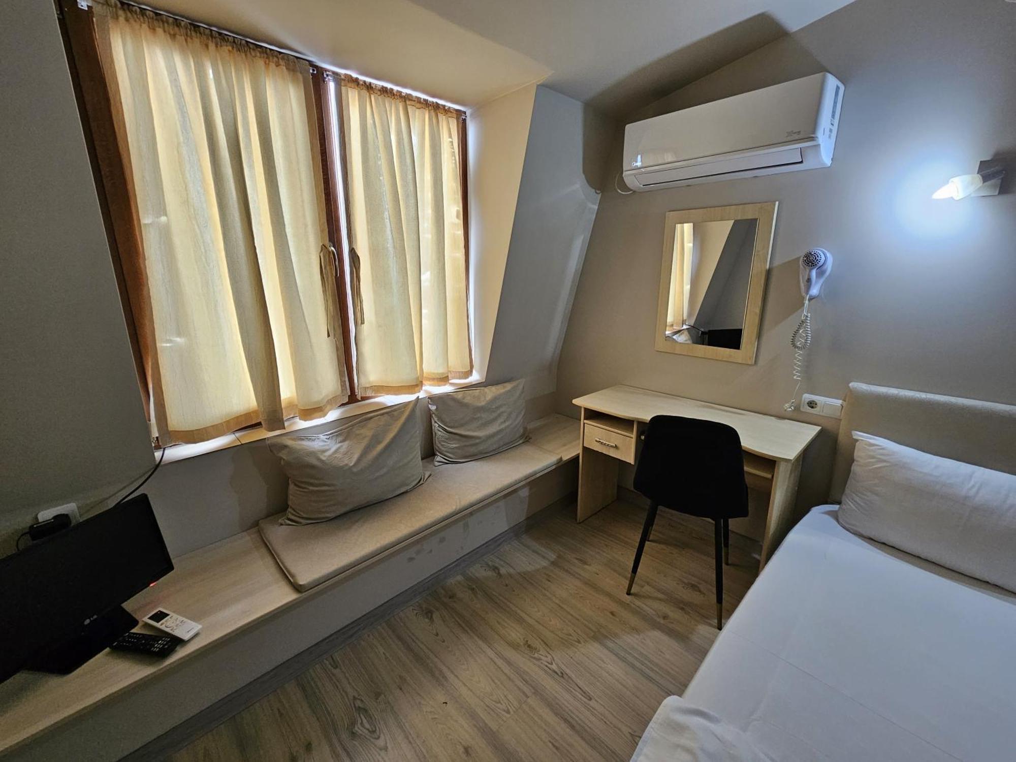 Complex Racic Hotel Voyvodinovo Exterior photo