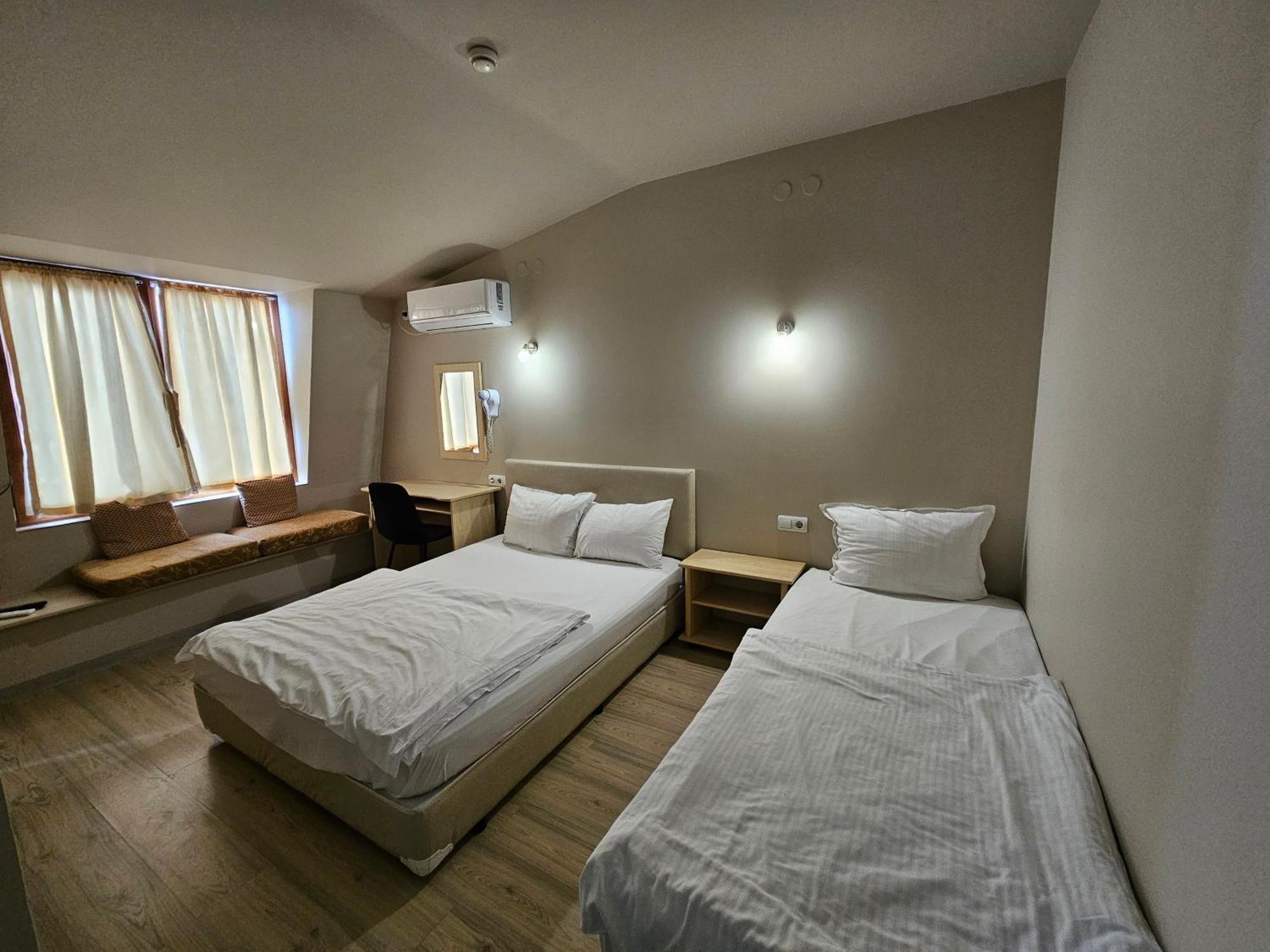 Complex Racic Hotel Voyvodinovo Exterior photo